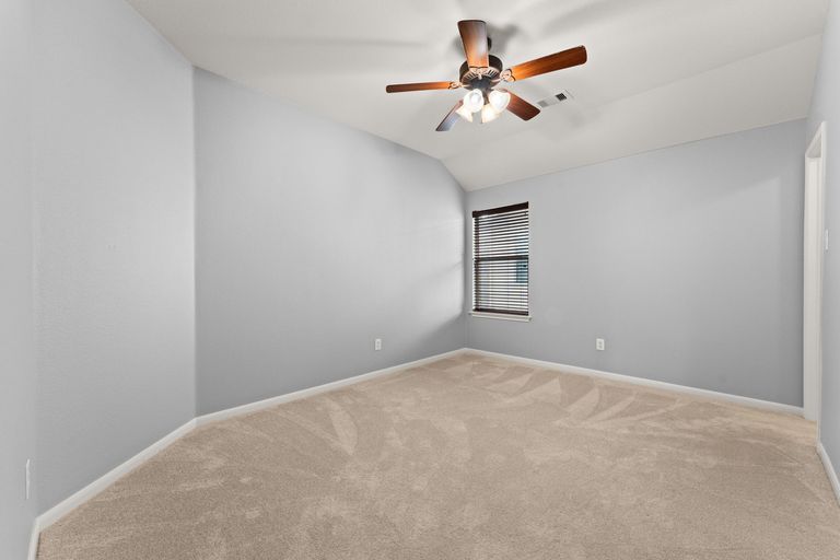 26-web-or-mls-11205-cap-stone-dr-25.jpg