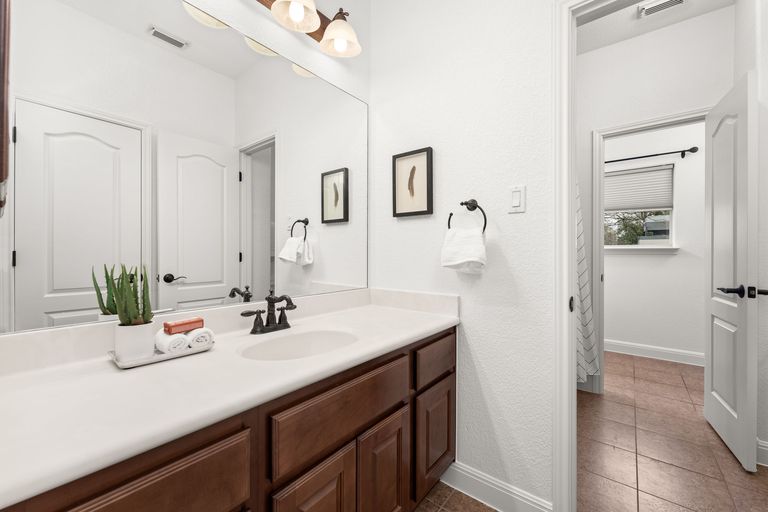 26-web-or-mls-11505-hollister-dr-51.jpg
