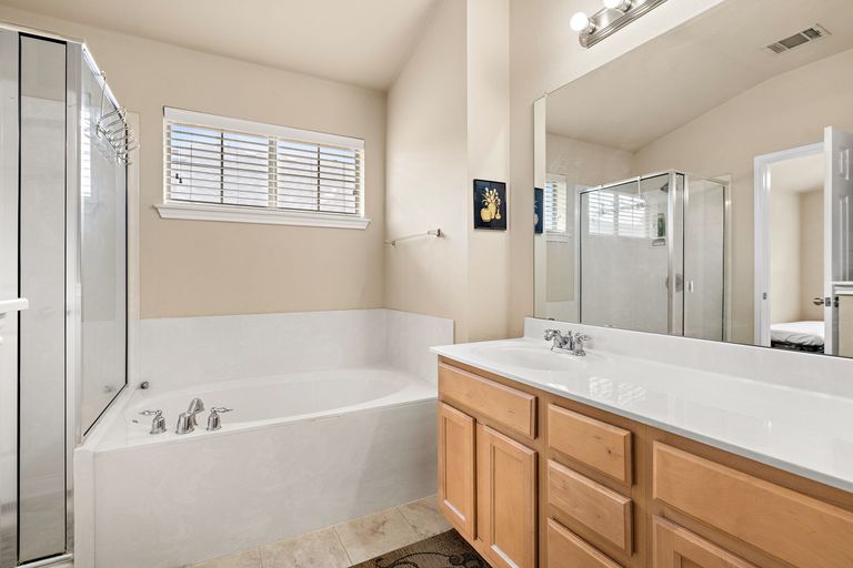 26-web-or-mls-1310-w-parmer-ln,-2401-kcp-052324---35.jpg