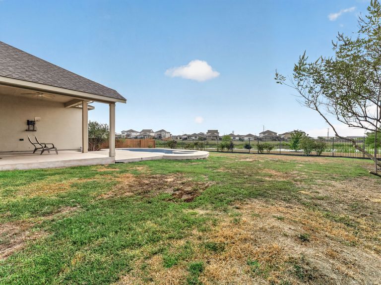 26-web-or-mls-13833-arbor-hill-cove-(25-of-37).jpg
