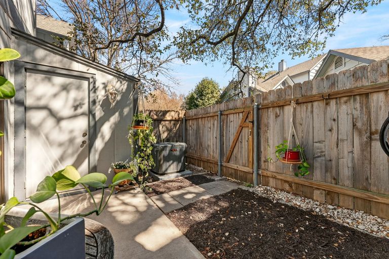 26-web-or-mls-1411-gracy-farms-ln-118-(26-of-27).jpg
