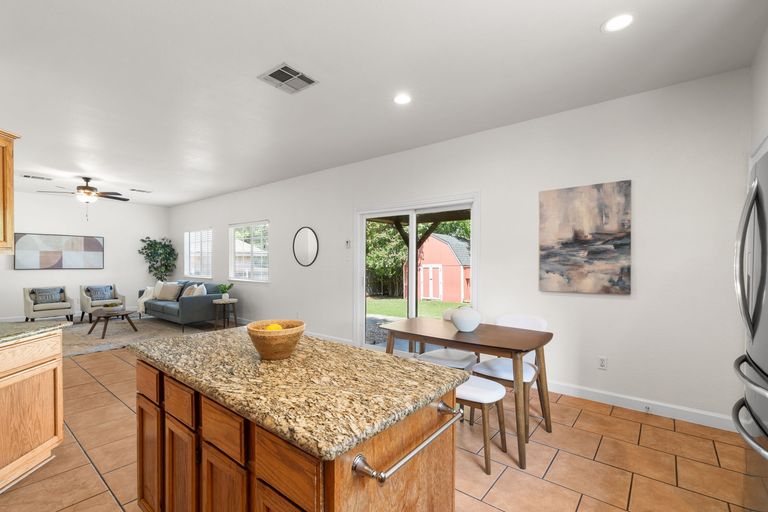 26-web-or-mls-16801-stockton-dr.jpg