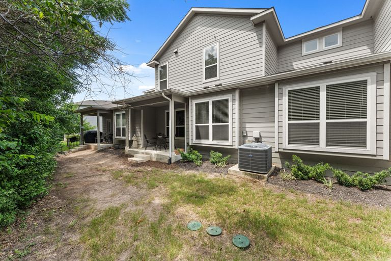 26-web-or-mls-1717-roseburg-dr-22.jpg