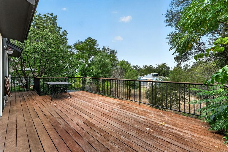 26-web-or-mls-1800-w-10th-st-(3-of-5).jpg