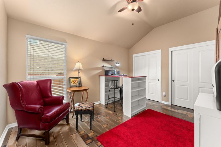 26-web-or-mls-215-choke-canyon-ln-11.jpg