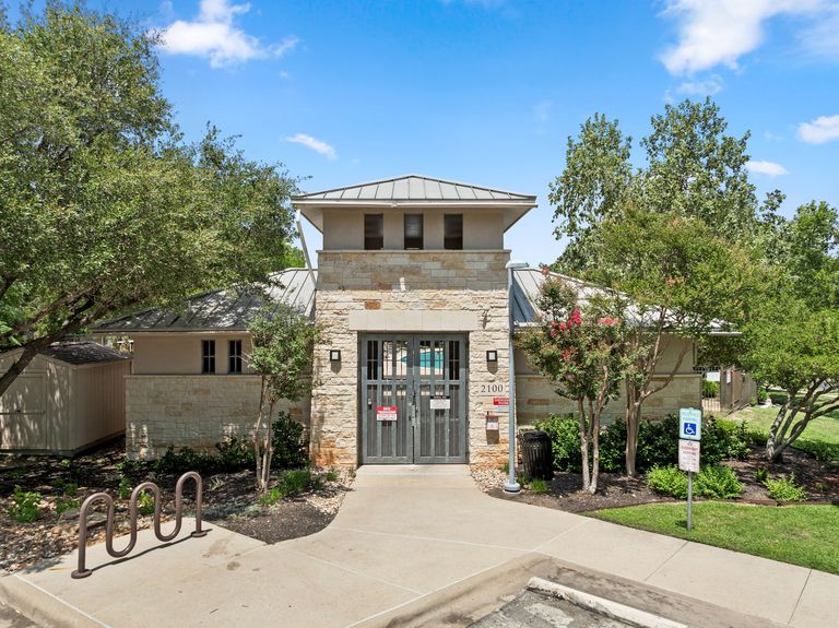 26-web-or-mls-2500-wilma-rudolph-rd-26.jpg