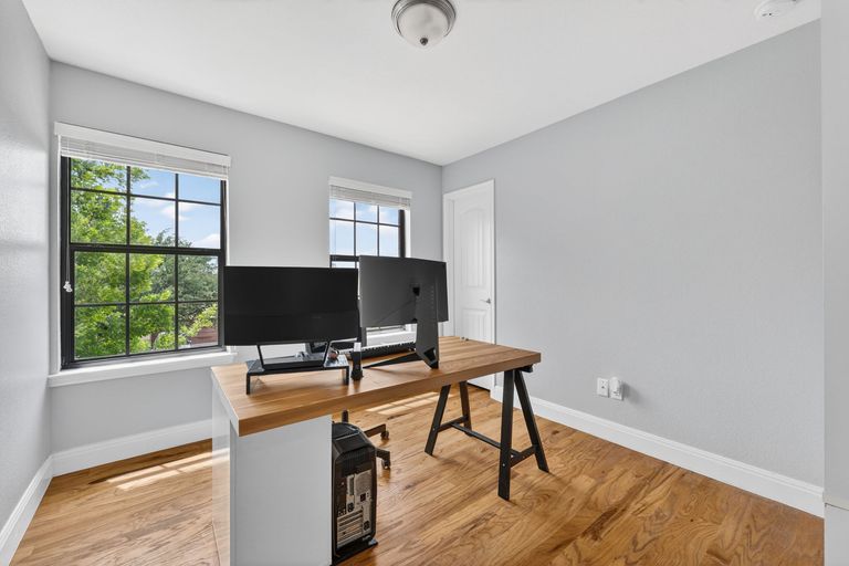 26-web-or-mls-408-kissing-oak-dr-(26-of-39).jpg