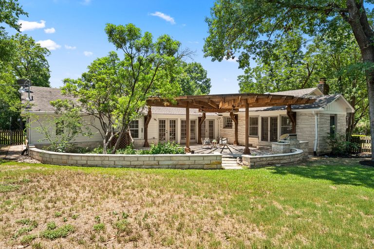 26-web-or-mls-5401-shoal-creek-blvd-24.jpg