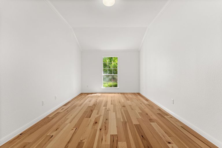 26-web-or-mls-5900-savin-hill-ct-7.jpg