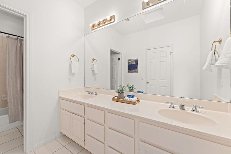 26-web-or-mls-5913-northwest-pl-3-1748297654.jpg
