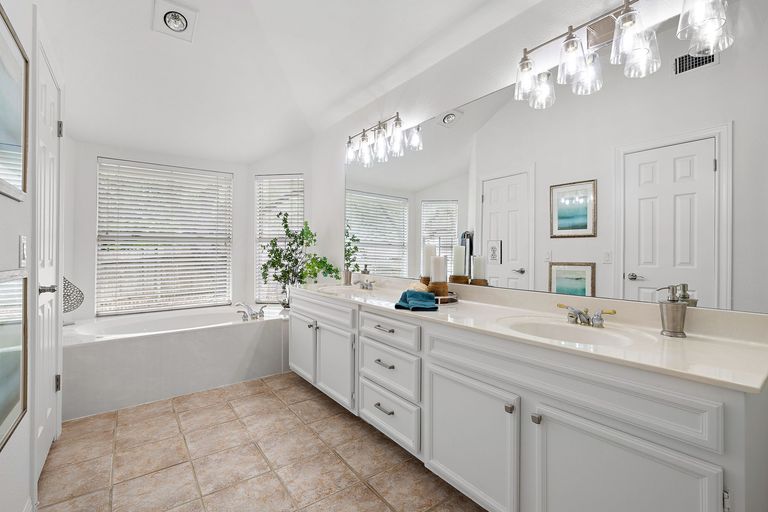 26-web-or-mls-6500-back-bay-ln-kcp-050824---95.jpg