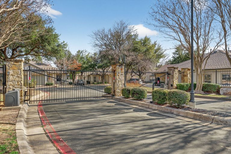 26-web-or-mls-6801-beckett-rd-114r-(26-of-28).jpg