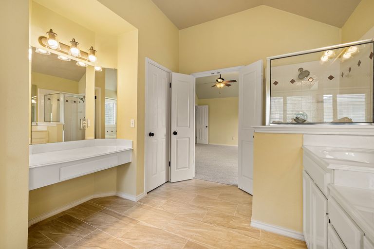 26-web-or-mls-8410-cambria-dr-kcp-042425---44.jpg