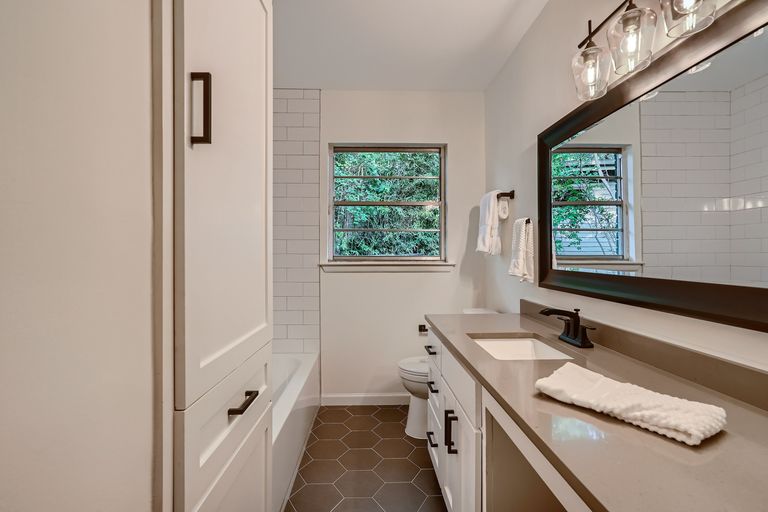 27-bathroom.jpg