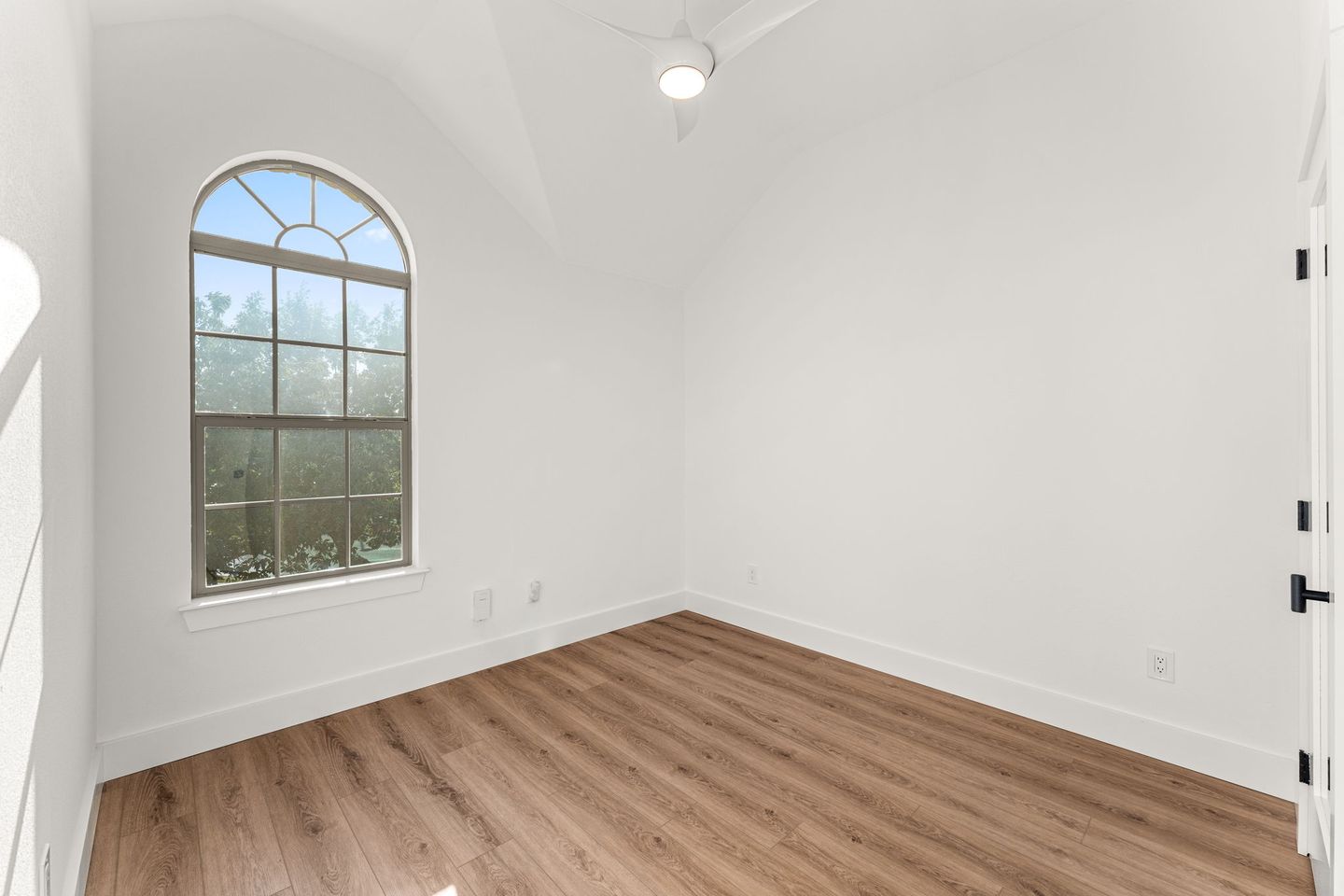 27-web-or-mls-10905-la-estrella-cove-17.jpg