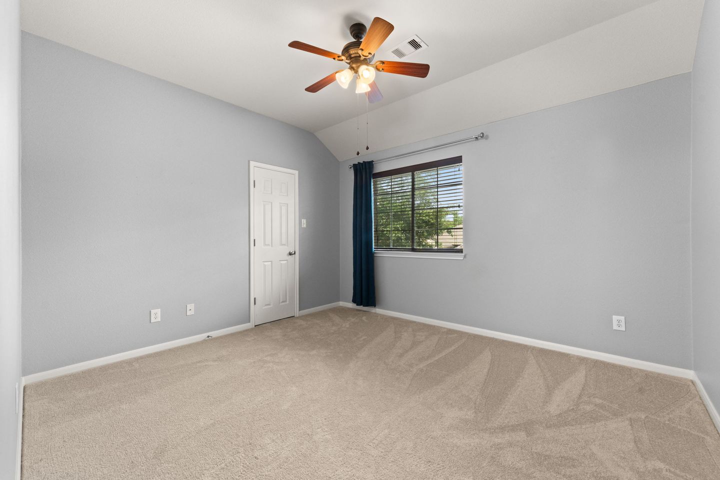 27-web-or-mls-11205-cap-stone-dr-24.jpg
