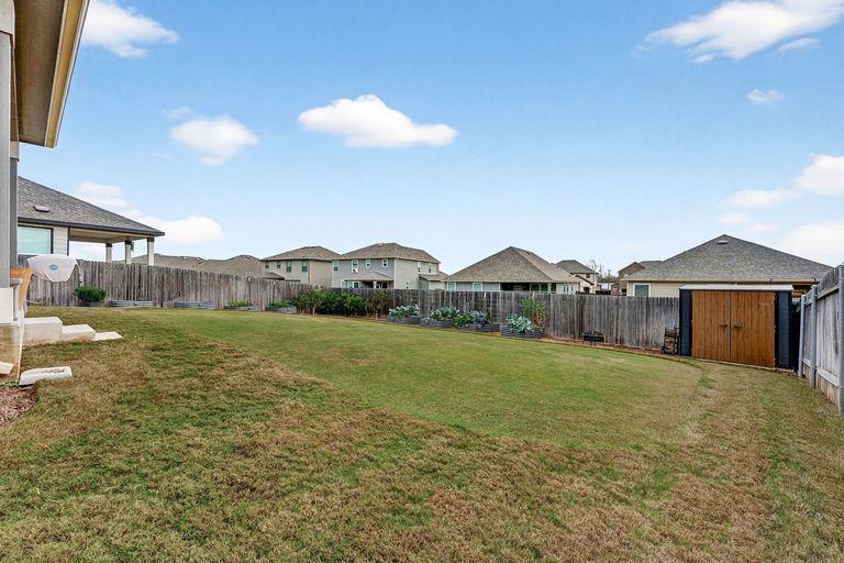 27-web-or-mls-180-kennicott-dr-(25-of-30).jpg