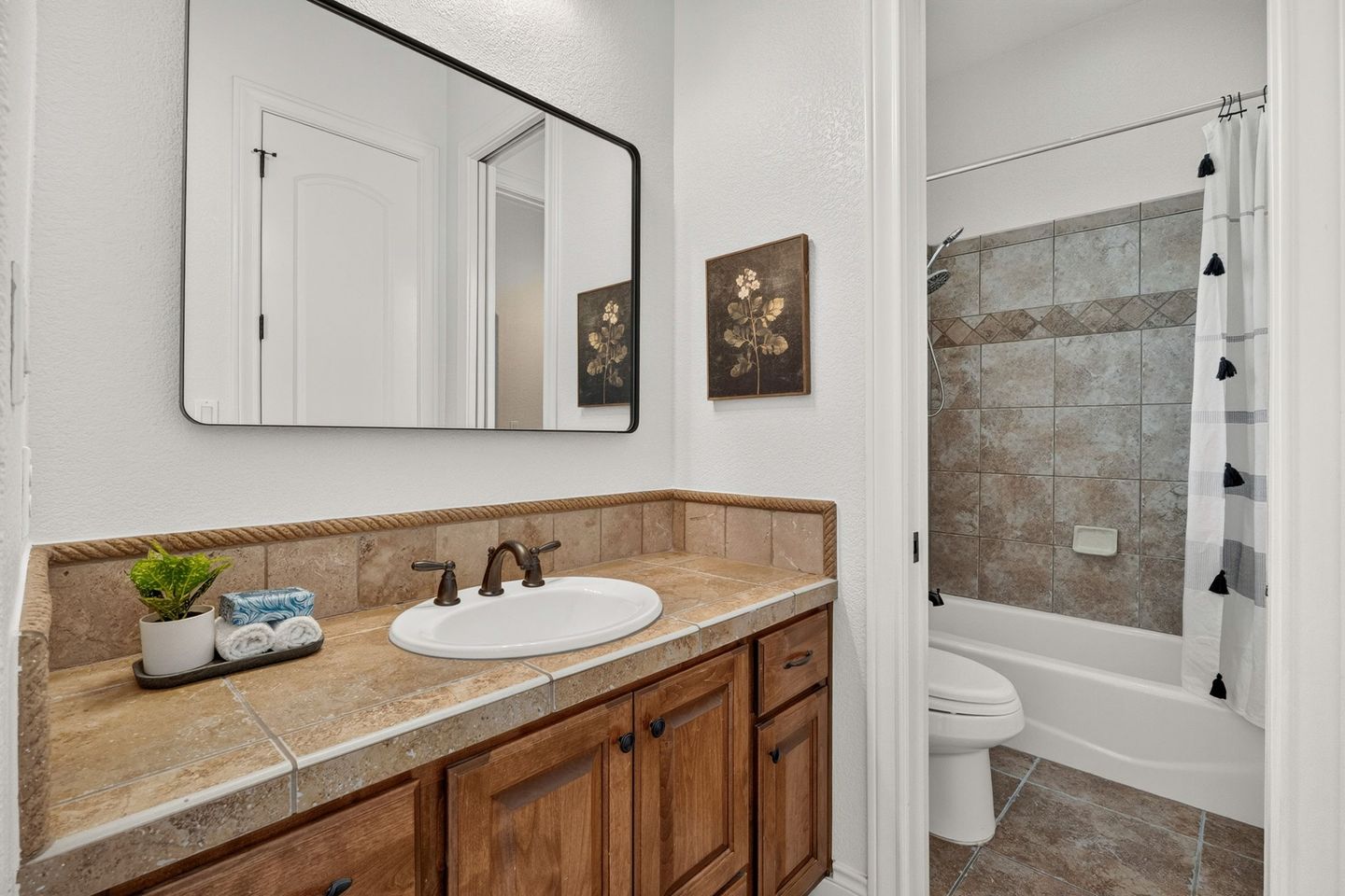 27-web-or-mls-201-canyon-vista-ln-(27-of-37).jpg