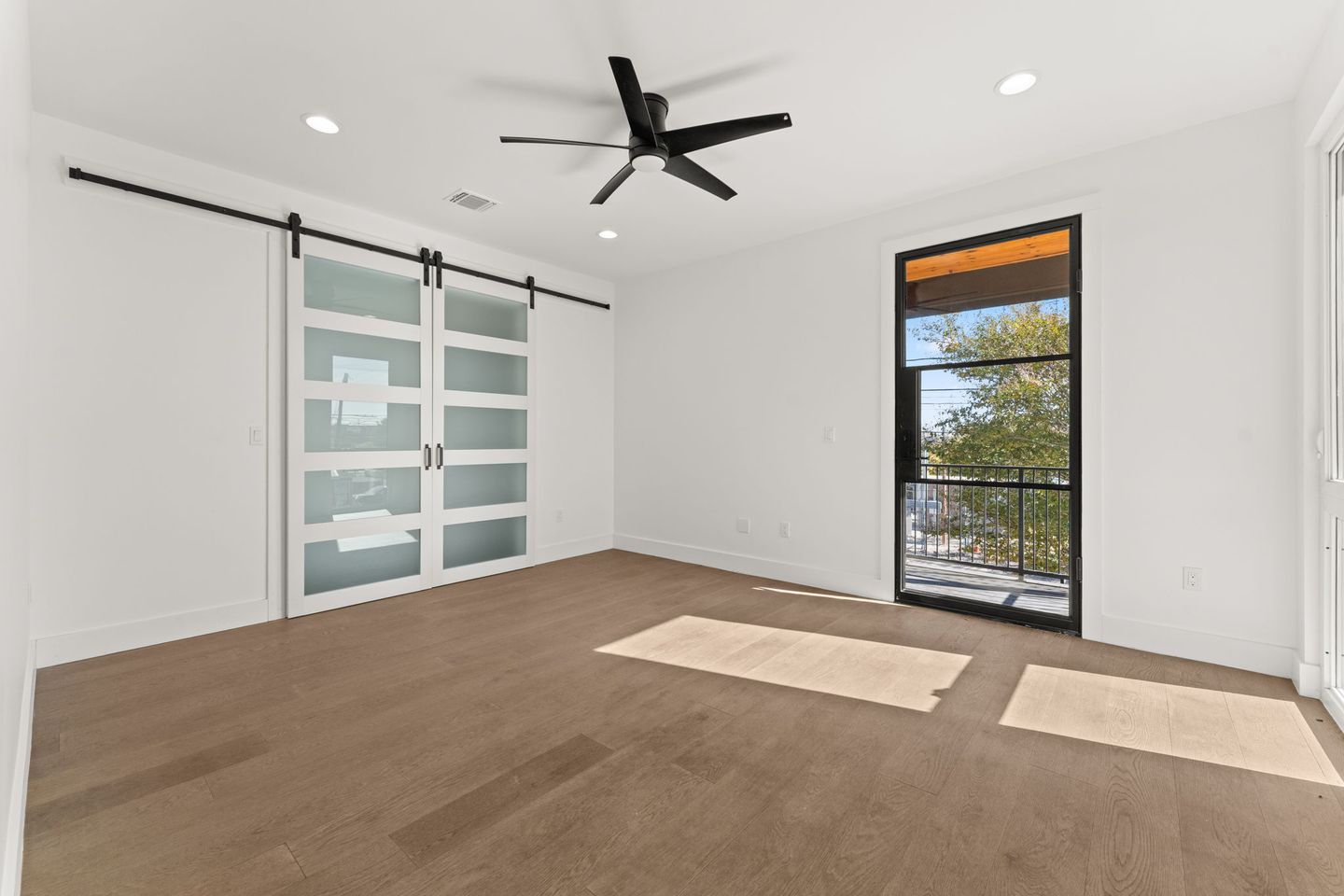 27-web-or-mls-3814-wadford-st-(17-of-36).jpg