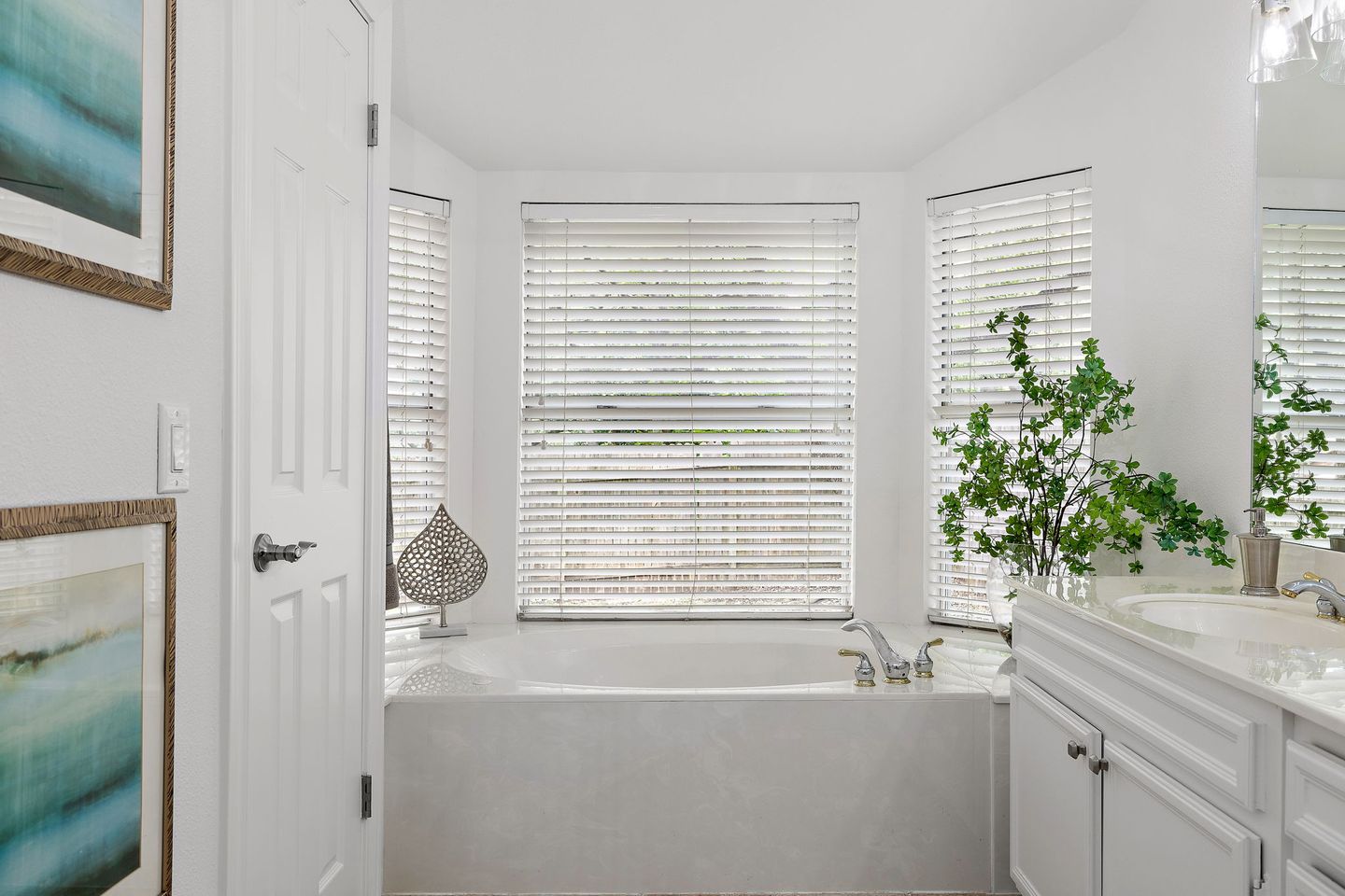 27-web-or-mls-6500-back-bay-ln-kcp-050824---102.jpg