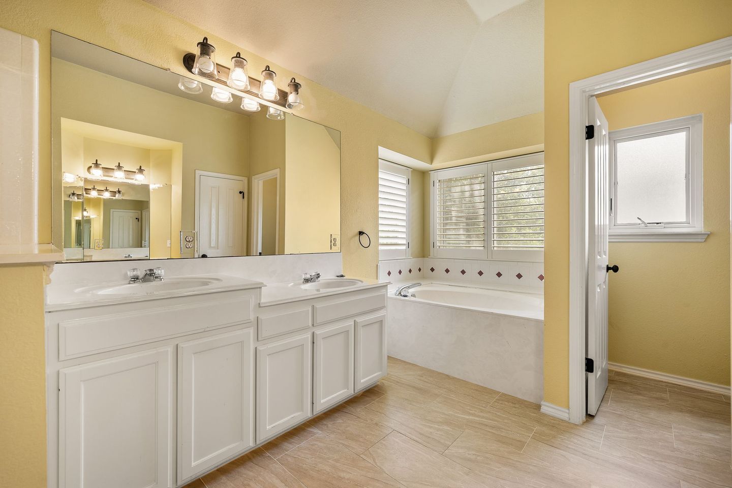 27-web-or-mls-8410-cambria-dr-kcp-042425---39.jpg