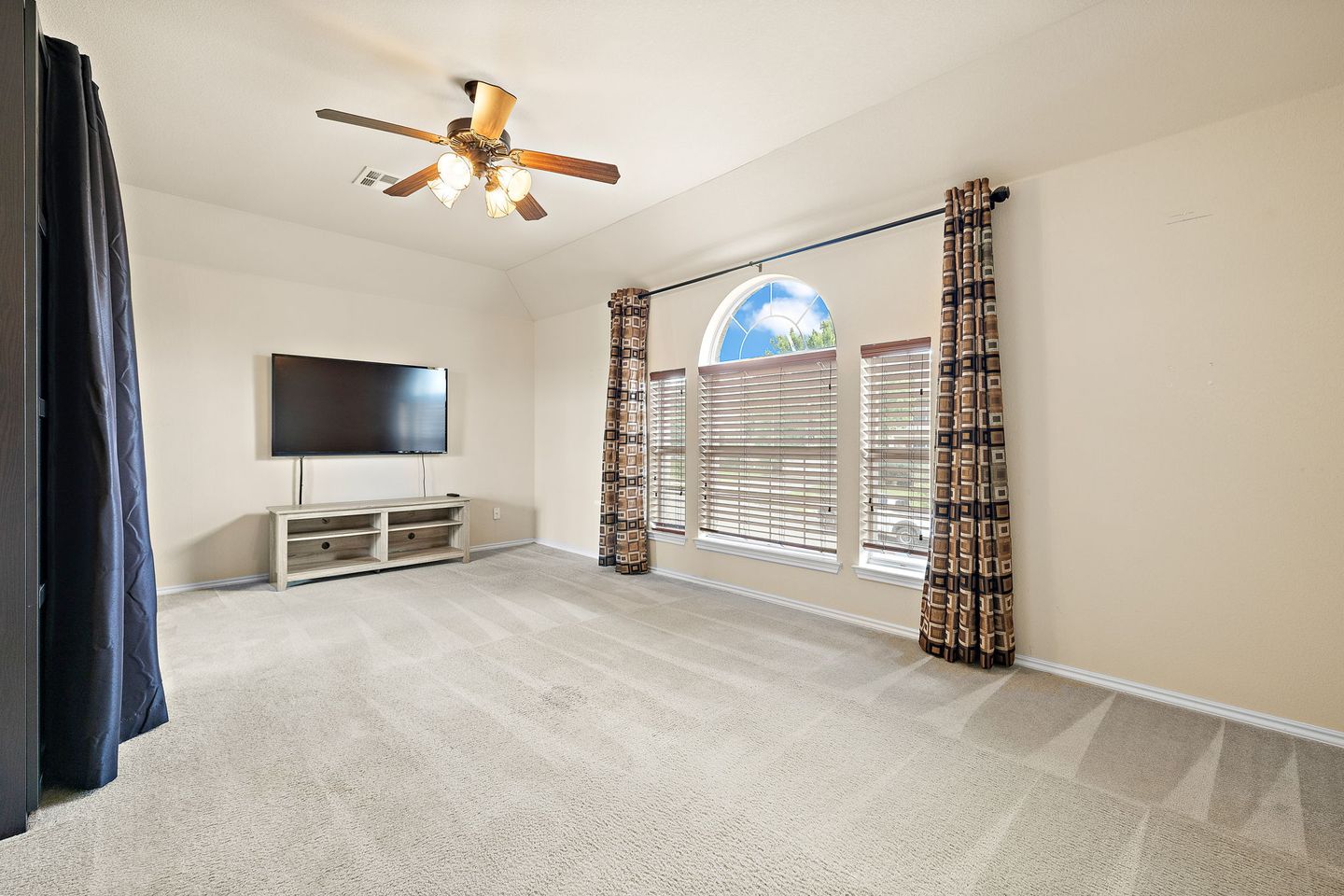 27-web-or-mls-8706-fenton-dr-kcp-071525---59.jpg
