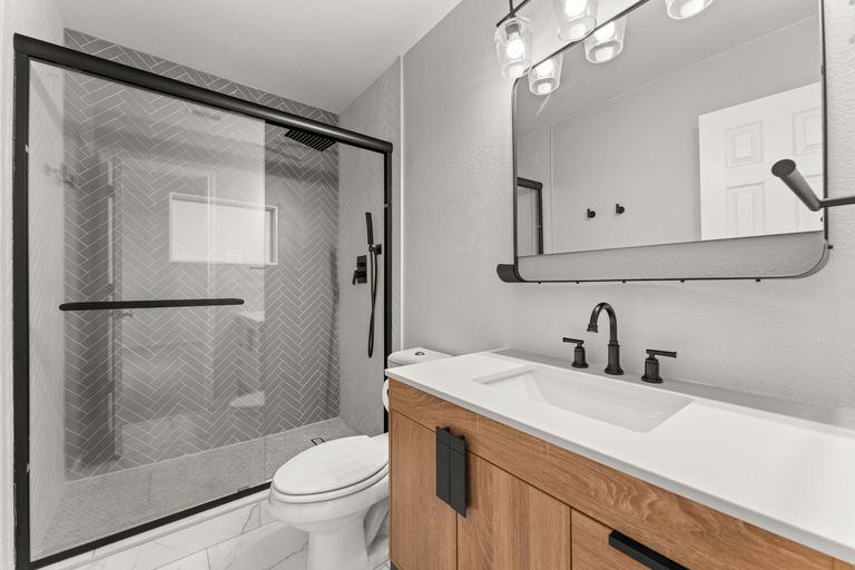 28-web-or-mls-11205-cap-stone-dr-(2-of-8).jpg