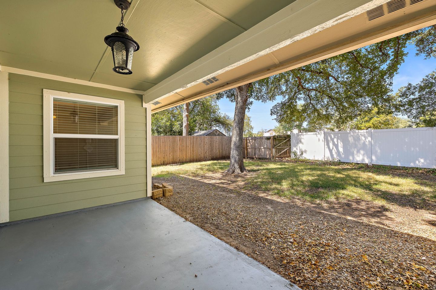 28-web-or-mls-11608-tanglebriar-trail-kcp-090226---151.jpg
