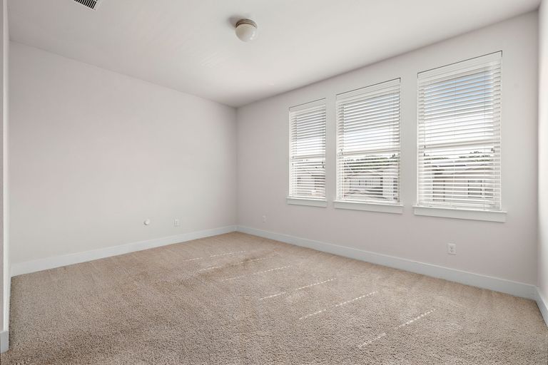 28-web-or-mls-1305-sarah-christine-ln-kcp-062124---10.jpg