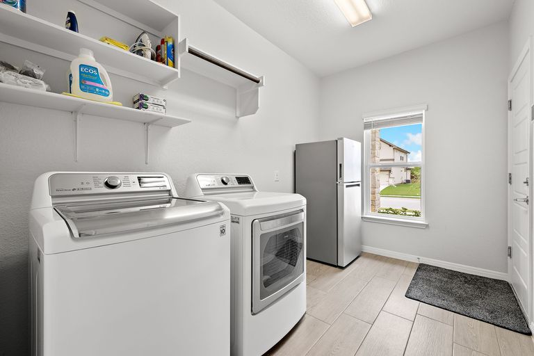 28-web-or-mls-16713-elsinore-ln-kcp-070925---16.jpg