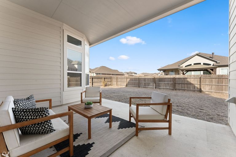 28-web-or-mls-17925-prato-dr-(28-of-44).jpg