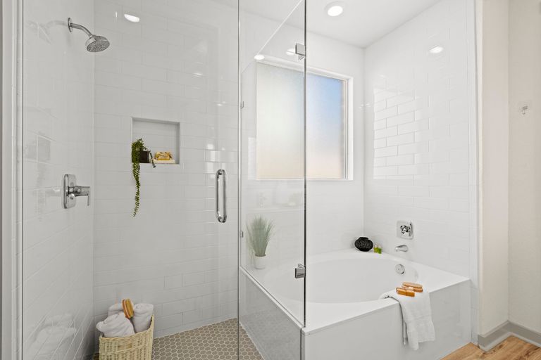 28-web-or-mls-221-indian-shoal-dr.jpg