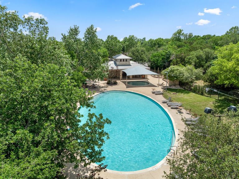 28-web-or-mls-2500-wilma-rudolph-rd-28.jpg