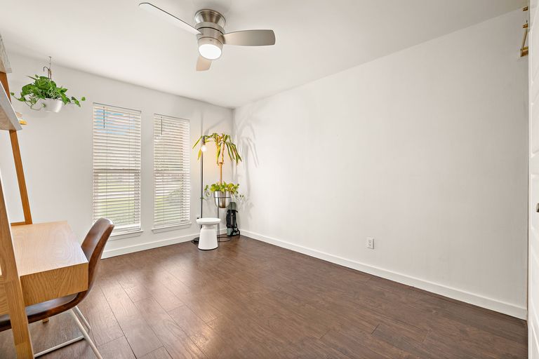 28-web-or-mls-2709-jorwoods-dr-kcp-070825---15.jpg