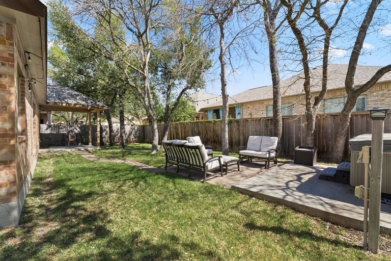 28-web-or-mls-3831-sapphire-loop-3.jpg