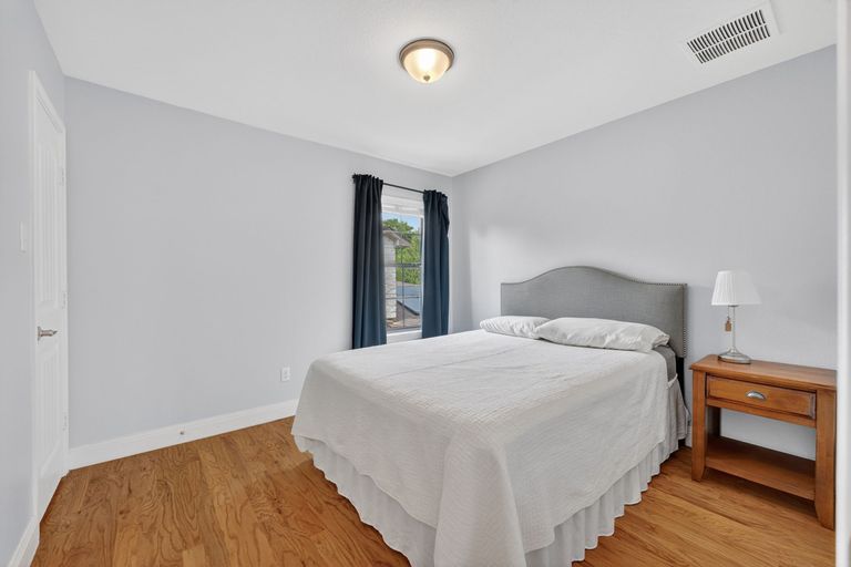 28-web-or-mls-408-kissing-oak-dr-(28-of-39).jpg