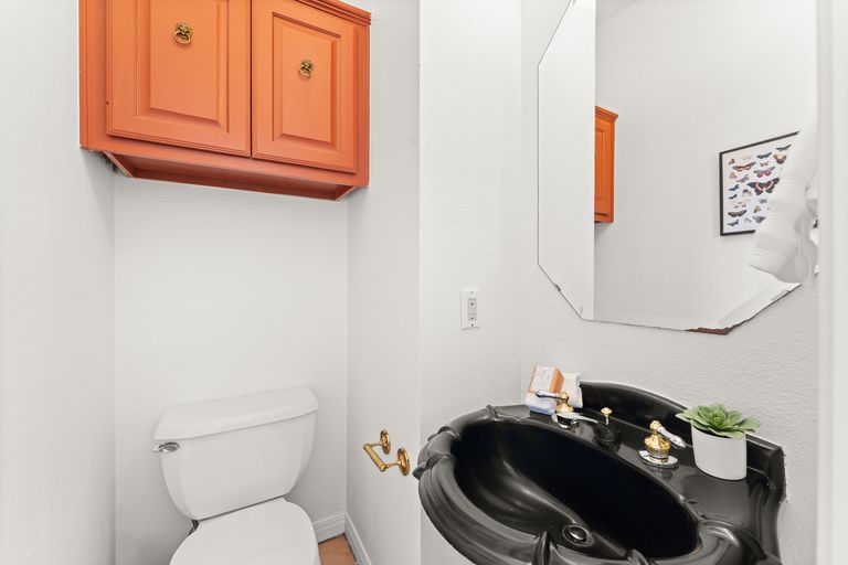 28-web-or-mls-5913-northwest-pl-15-1748297656.jpg