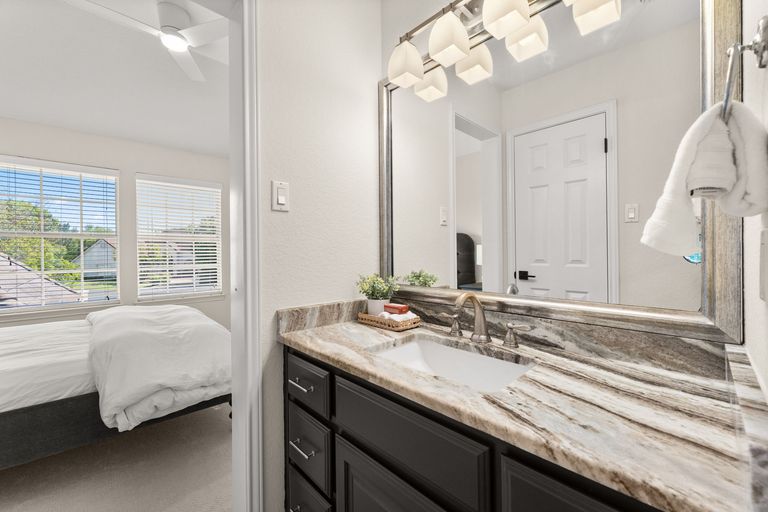 28-web-or-mls-6-dovedale-cove-28.jpg