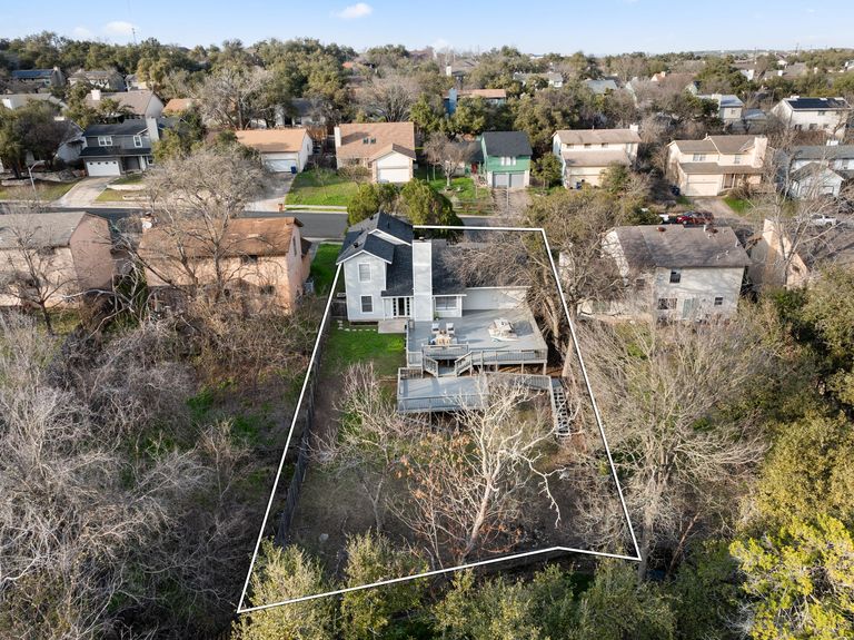 28-web-or-mls-8409-spring-valley-dr-31.jpg