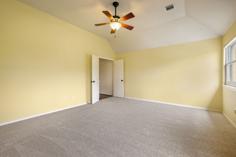 28-web-or-mls-8410-cambria-dr-kcp-042425---34.jpg