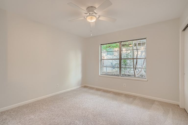 29-bedroom.jpg