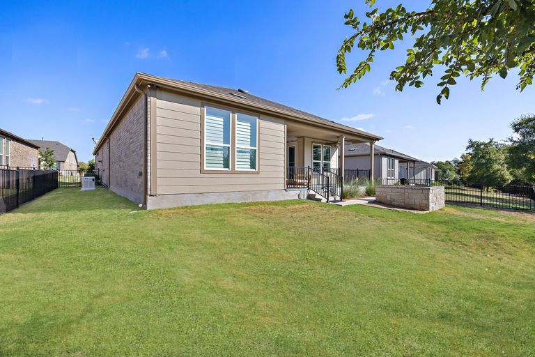 29-web-or-mls-117-spanish-star-st-kcp-090623---119-1.jpg