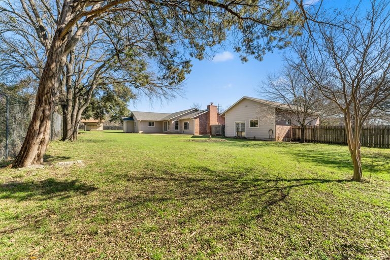 29-web-or-mls-12100-cactus-bend-(7-of-35).jpg