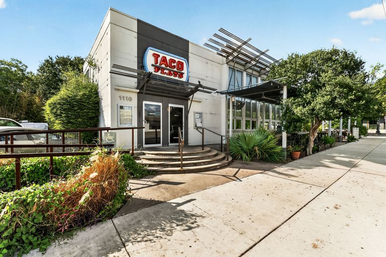 29-web-or-mls-1800-w-10th-st-(29-of-34).jpg