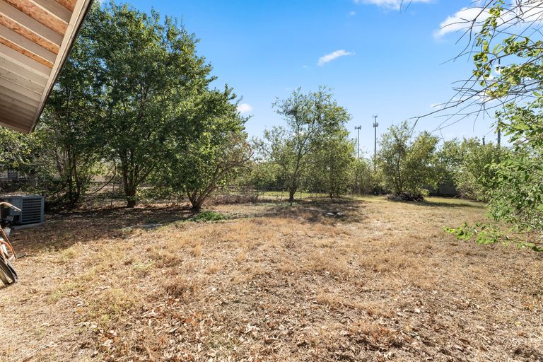 29-web-or-mls-308-highland-estates-dr-9.jpg