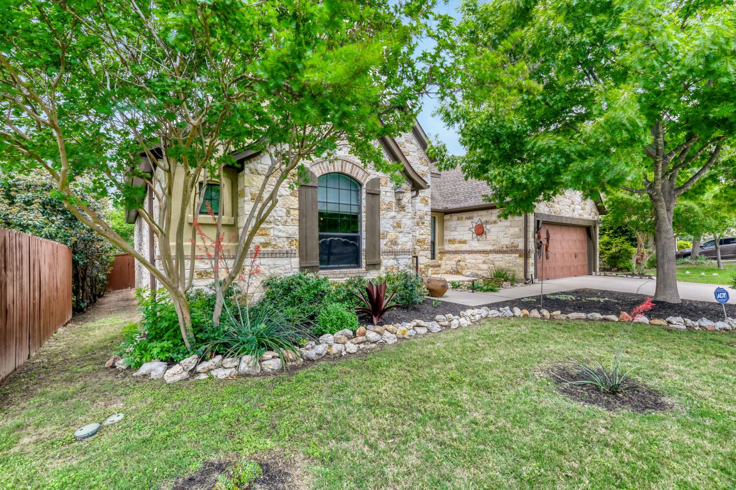 2906-bellamy-cir---web-quality---003---03-exterior-front.jpg