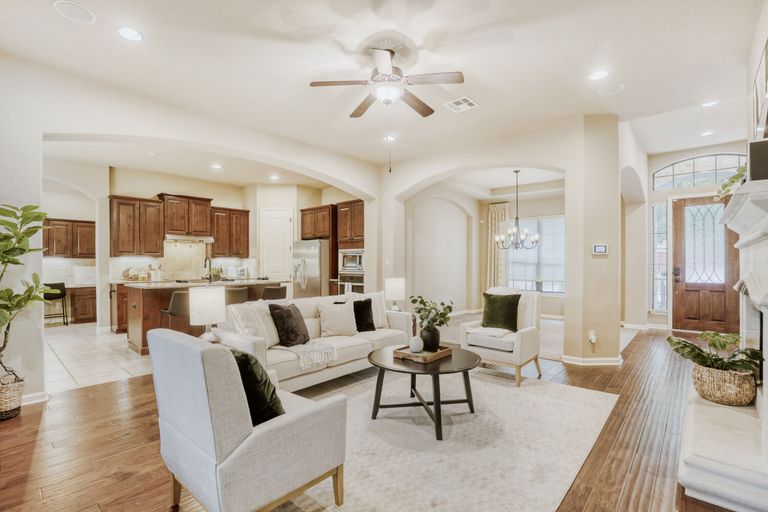 2906-bellamy-cir---web-quality---005---05-living-room.jpg