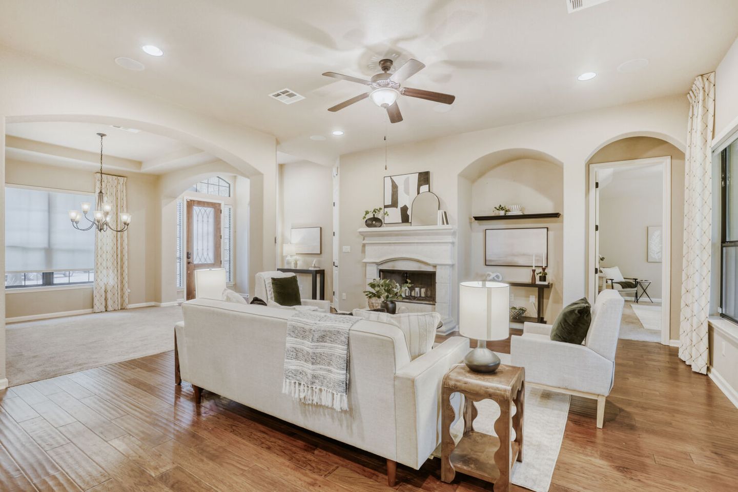2906-bellamy-cir---web-quality---006---06-living-room.jpg
