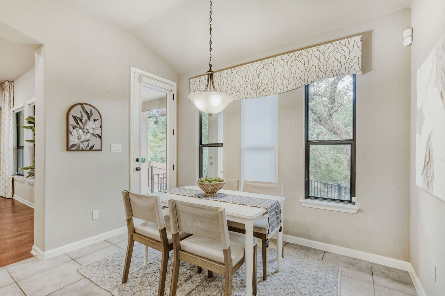 2906-bellamy-cir---web-quality---009---09-dining-room.jpg