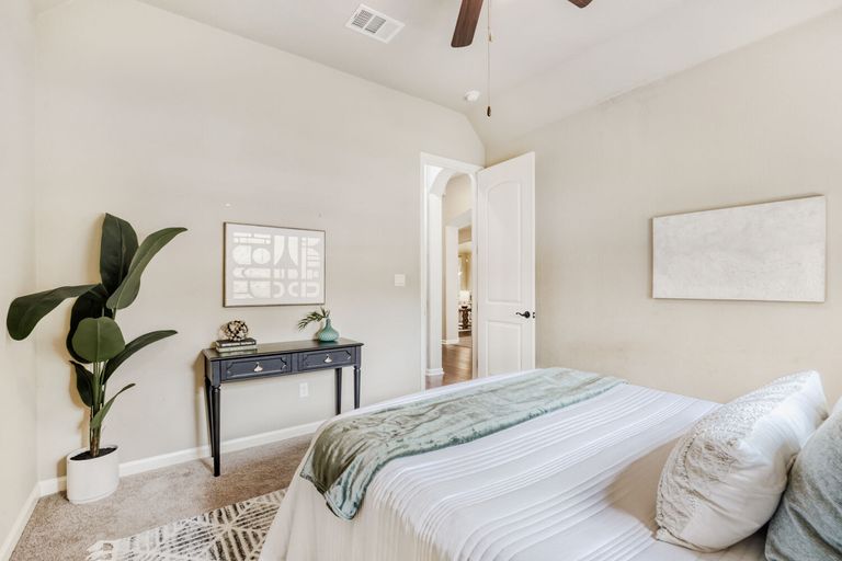 2906-bellamy-cir---web-quality---019---19-bedroom.jpg